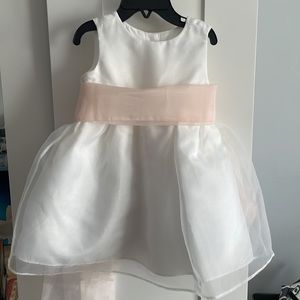 LIKE NEW Us Angels Flower Girl dress with removable blush pink sash